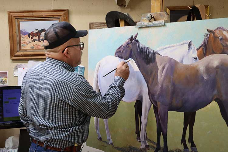Western artist Gary Ward - Photo credits to Jim Jennings/The American Quarter Horse Journal